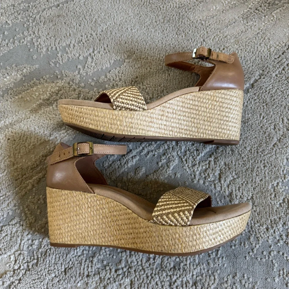 Clarks Rose Ease Ankle Strap Espadrille Platform Wedge Sandals nuetral tan 10